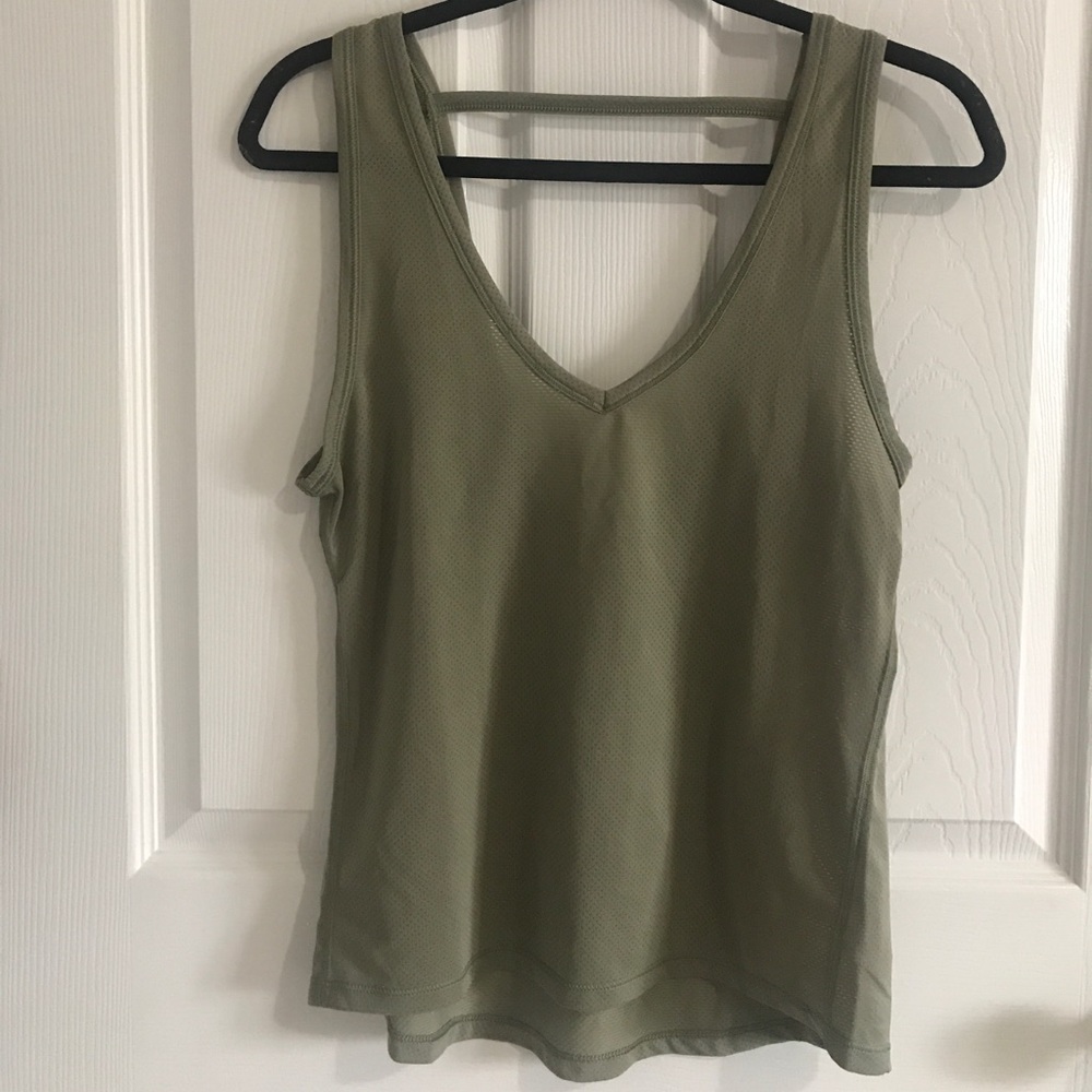 Victoria’s Secret mesh workout top. Size XS